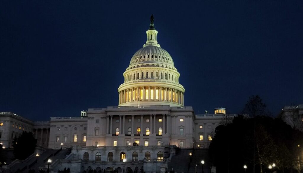 US_Capitol_Building_after_sunset